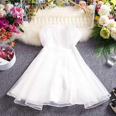 Moderna ženska haljina s tilom i tankim naramenicama