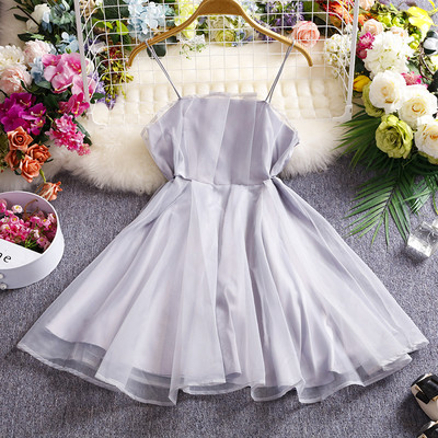 Moderna ženska haljina s tilom i tankim naramenicama