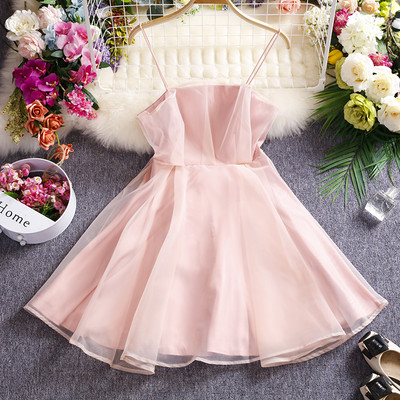 Moderna ženska haljina s tilom i tankim naramenicama