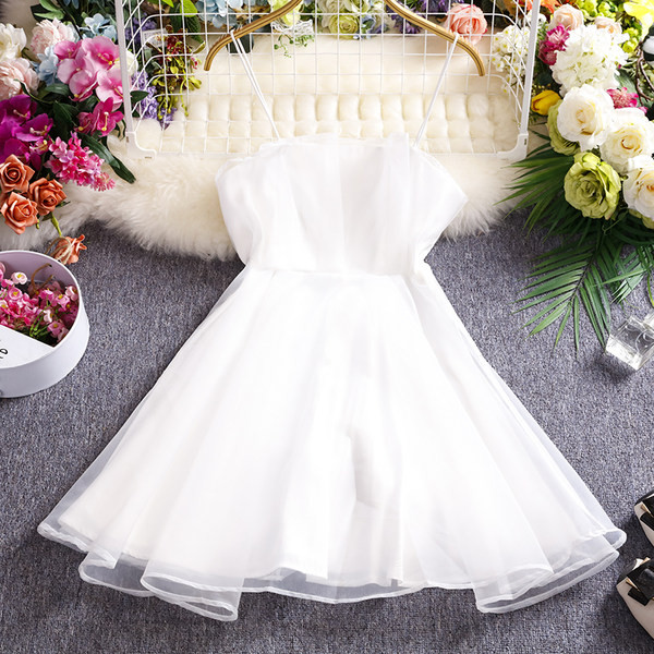 Moderna ženska haljina s tilom i tankim naramenicama