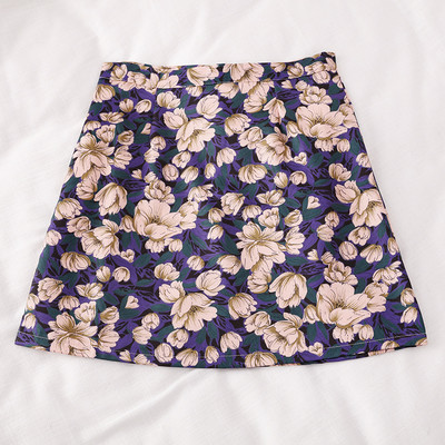 Дамска пола с флорален десен и висока талия