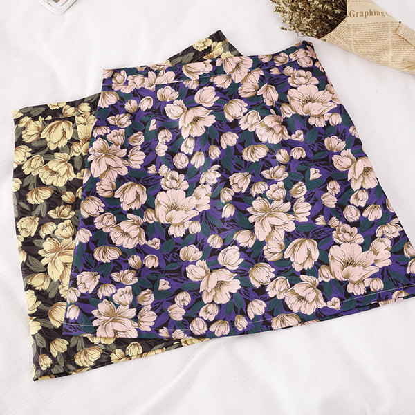 Дамска пола с флорален десен  и висока талия