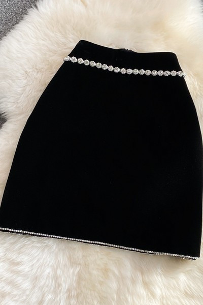 Fusta de dama moderna cu talie inalta si perle in negru
