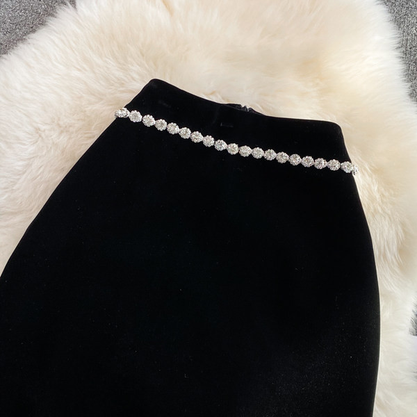 Fusta de dama moderna cu talie inalta si perle in negru