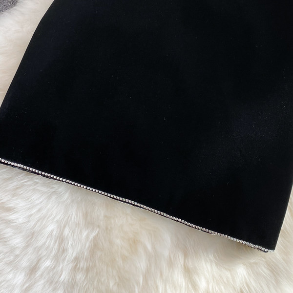 Fusta de dama moderna cu talie inalta si perle in negru