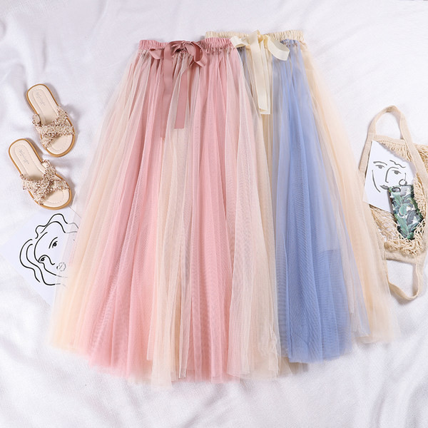 Moodne naiste seelik tülliga