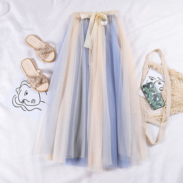 Moodne naiste seelik tülliga