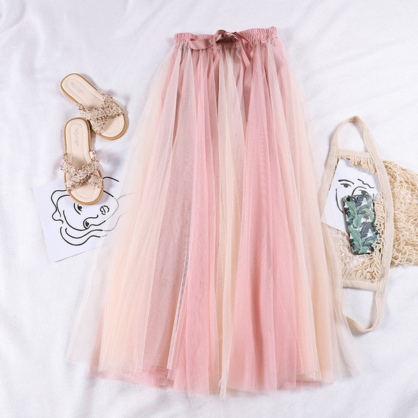 Moodne naiste seelik tülliga