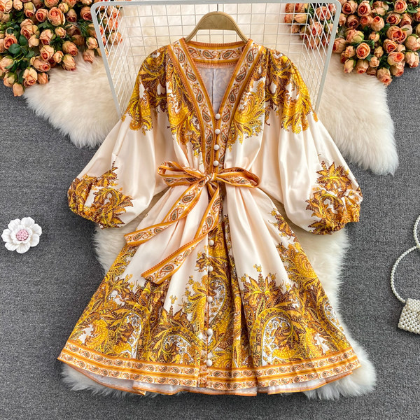 Moteriška šiuolaikiška suknelė su diržu ir špicine iškirpte