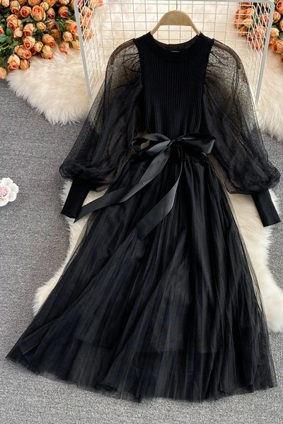 Női modern fekete ruha tüll ujjal