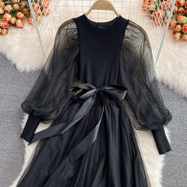 Női modern fekete ruha tüll ujjal