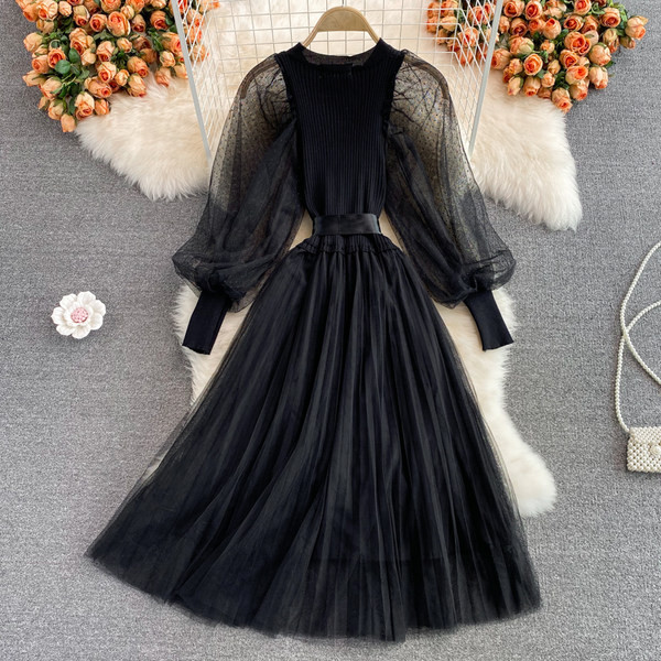 Női modern fekete ruha tüll ujjal