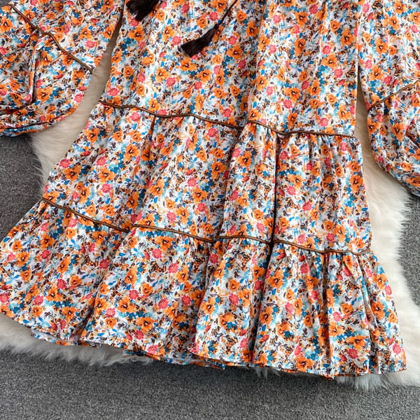 Naiste kleit lipsude ja pikkade varrukatega - mitut värvi