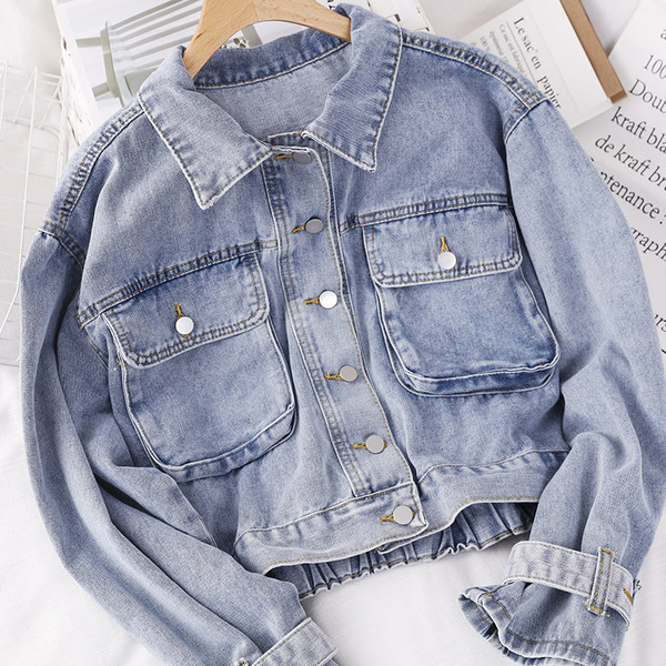 Naiste nööpide ja taskutega teksajakk