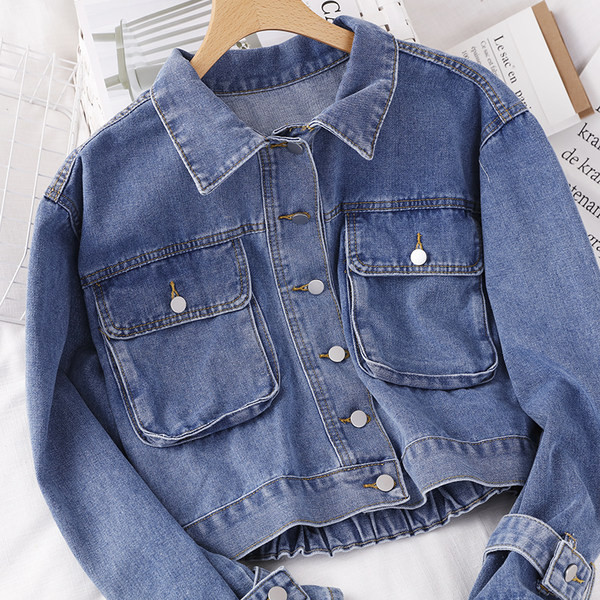 Naiste nööpide ja taskutega teksajakk