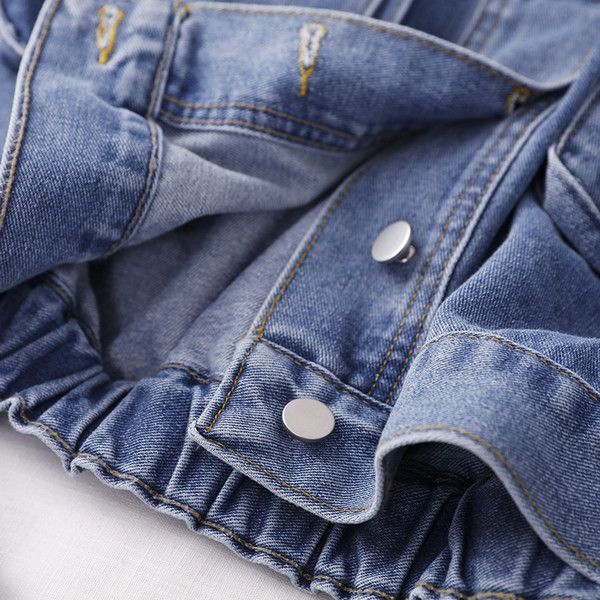 Naiste nööpide ja taskutega teksajakk