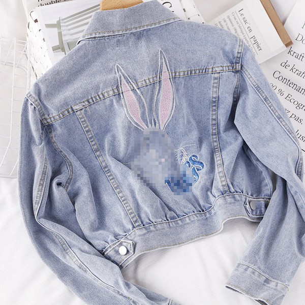 Naiste nööpide ja klassikalise kraega teksajakk