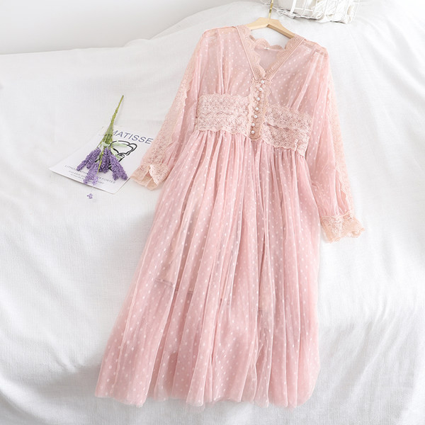 Μακρύ γυναικείο φόρεμα με κουμπιά και λαιμόκοψη 