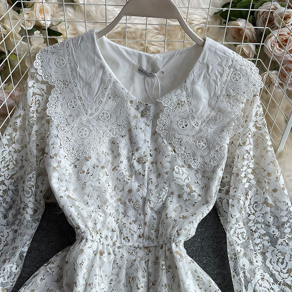 Дамска дантелена  рокля с дълъг ръкав в бял цвят 