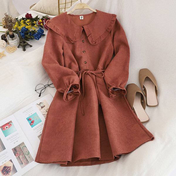 Νέο μοντέλο γυναικείο φόρεμα με οβάλ λαιμόκοψη και κουμπιά