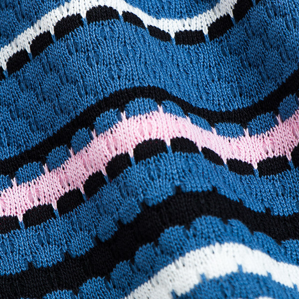 Új modell női szabású ruha ovális nyakkivágással