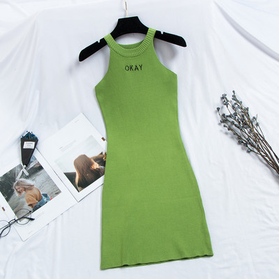 Ümmarguse dekoltee ja tikandiga naiste vabaaja kleit