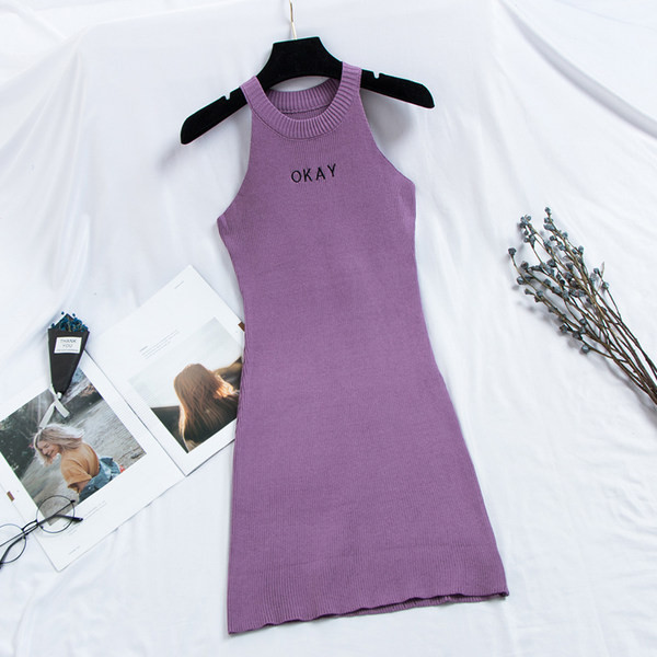 Ümmarguse dekoltee ja tikandiga naiste vabaaja kleit