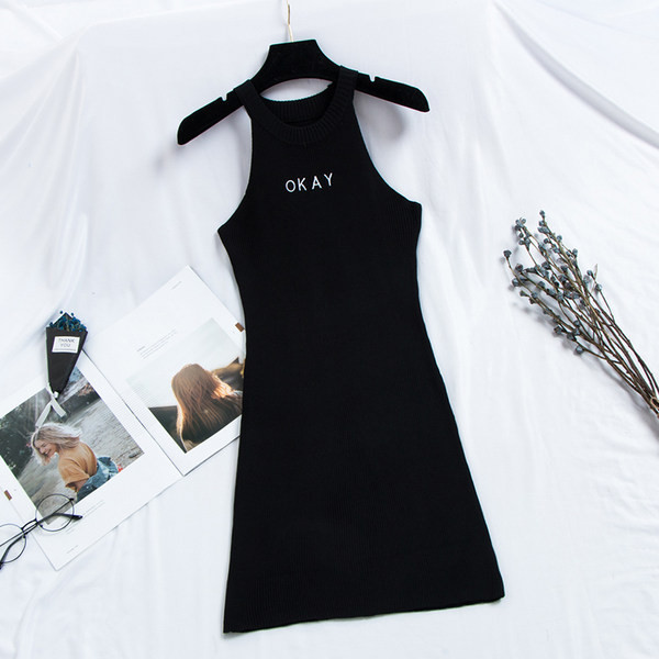 Ümmarguse dekoltee ja tikandiga naiste vabaaja kleit