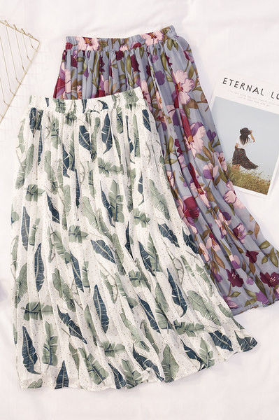 Hosszú női szoknya virágmintával, magas derékkal