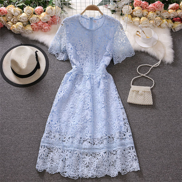 Női csipkeruha rövid ujjal, kerek nyakkivágással