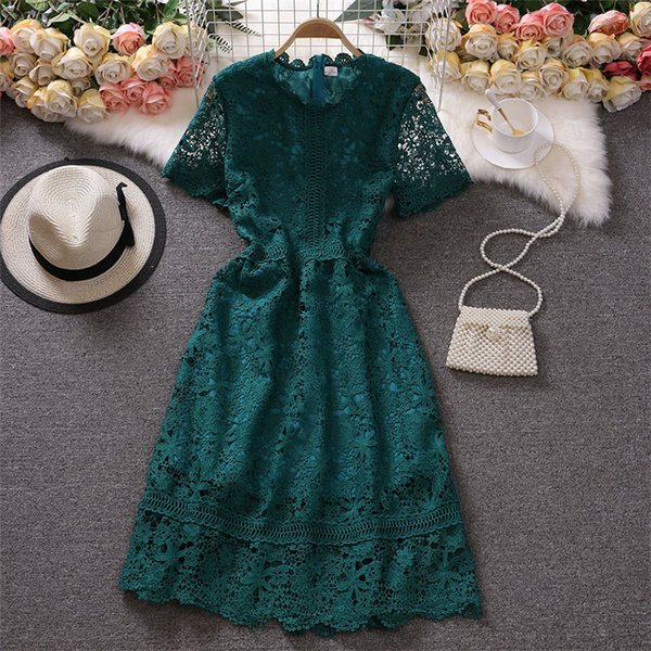 Női csipkeruha rövid ujjal, kerek nyakkivágással