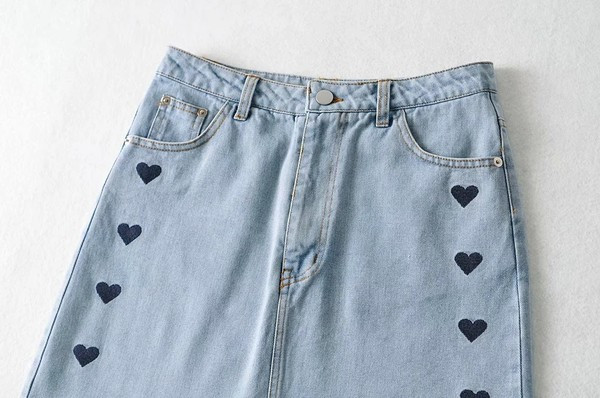 Lühike tikandiga teksaseelik – südamed