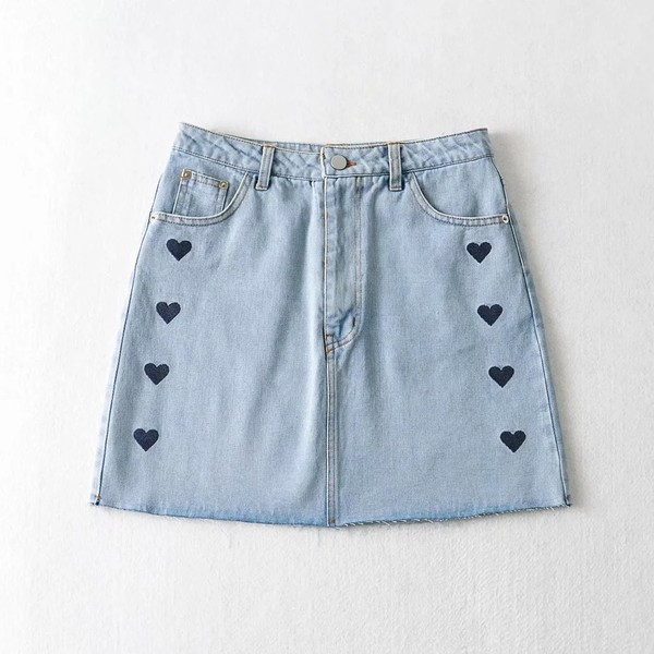 Lühike tikandiga teksaseelik – südamed