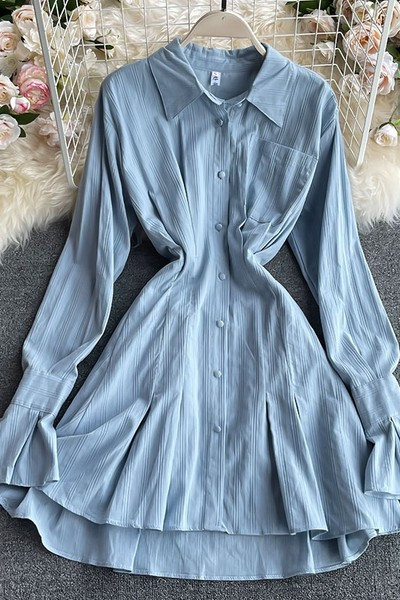 Naiste moodne kleidi tüüpi särk klassikalise krae ja nööpidega