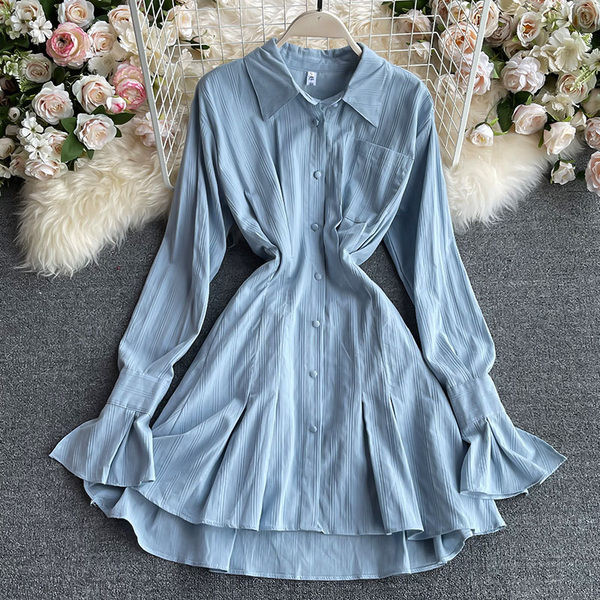 Naiste moodne kleidi tüüpi särk klassikalise krae ja nööpidega