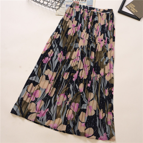 Plisirana ženska suknja sa cvjetnim uzorkom i visokim strukom