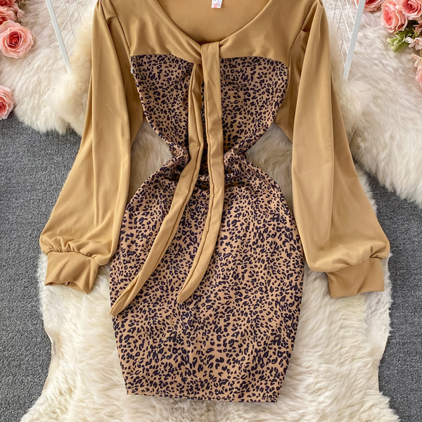 Naiste moodne loomamustrite ja lipsudega kleit