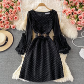 Дамска рокля с колан и широки ръкави