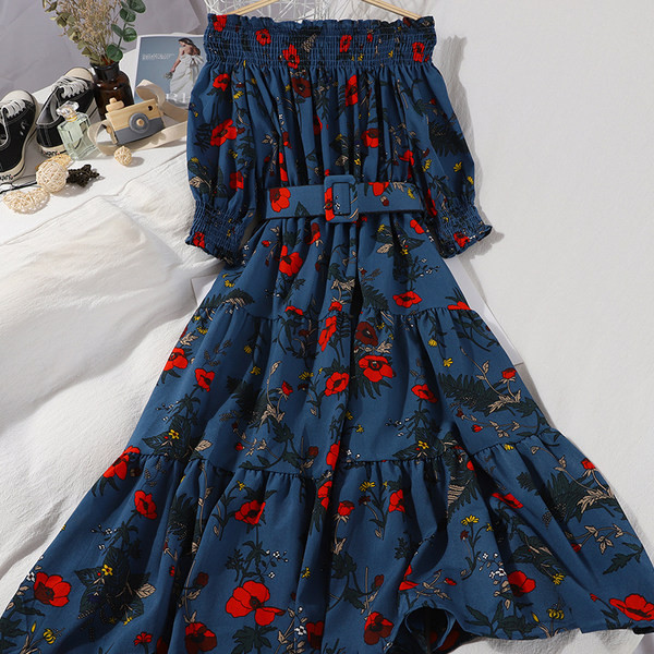 Moodne naiste kleit paatkaela ja vööga sinise ja musta värviga