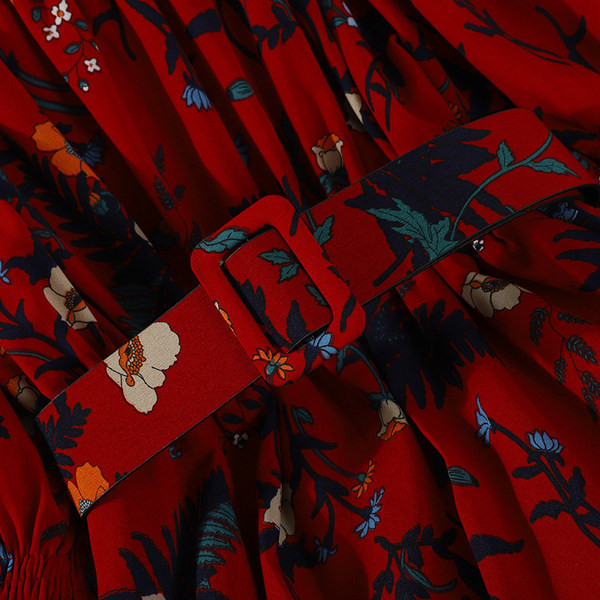 Moodne naiste kleit paatkaela ja vööga sinise ja musta värviga