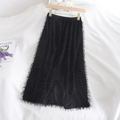 Актуална дамска пола с пискюли