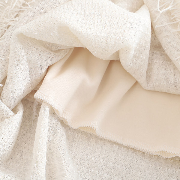 Актуална дамска пола с пискюли