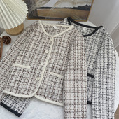 Naiste nööpide ja taskutega tviidmantel