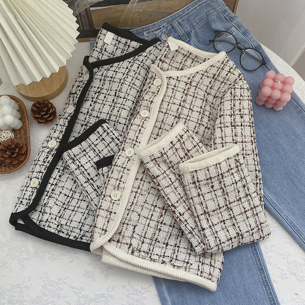 Naiste nööpide ja taskutega tviidmantel