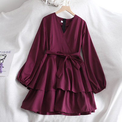 Moodne naiste kleit pikkade varrukatega-lõikeline mudel