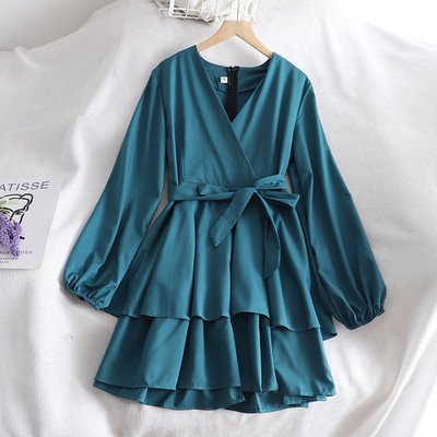 Moodne naiste kleit pikkade varrukatega-lõikeline mudel