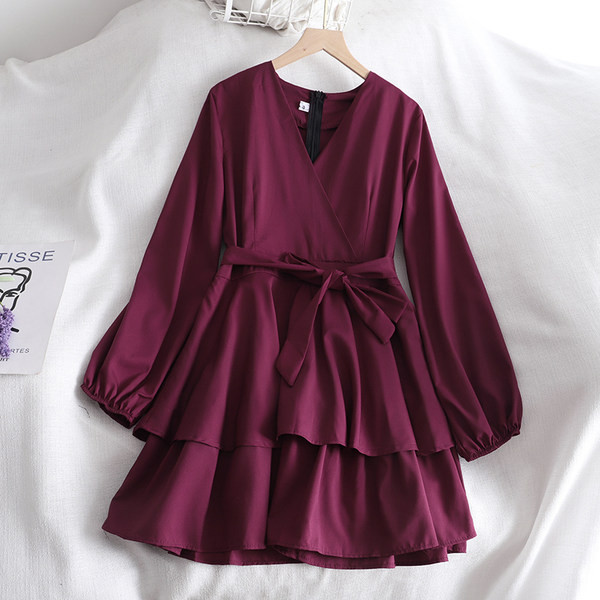 Moodne naiste kleit pikkade varrukatega-lõikeline mudel