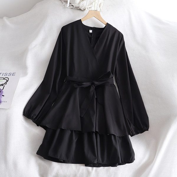 Moodne naiste kleit pikkade varrukatega-lõikeline mudel