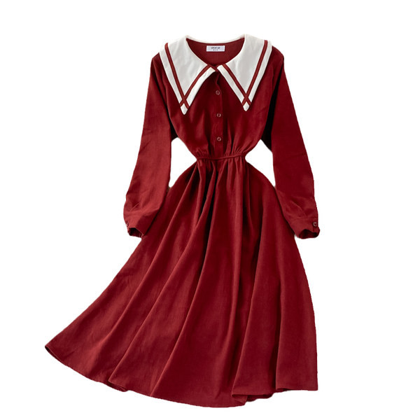 Neljas värvitoonis elastse vöökoha ja pikkade varrukatega naiste kleit