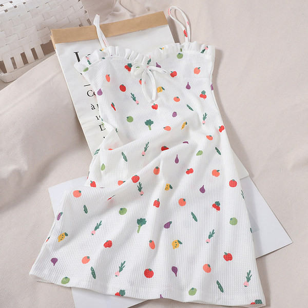 Rochie colorată de damă cu bretele subțiri în alb